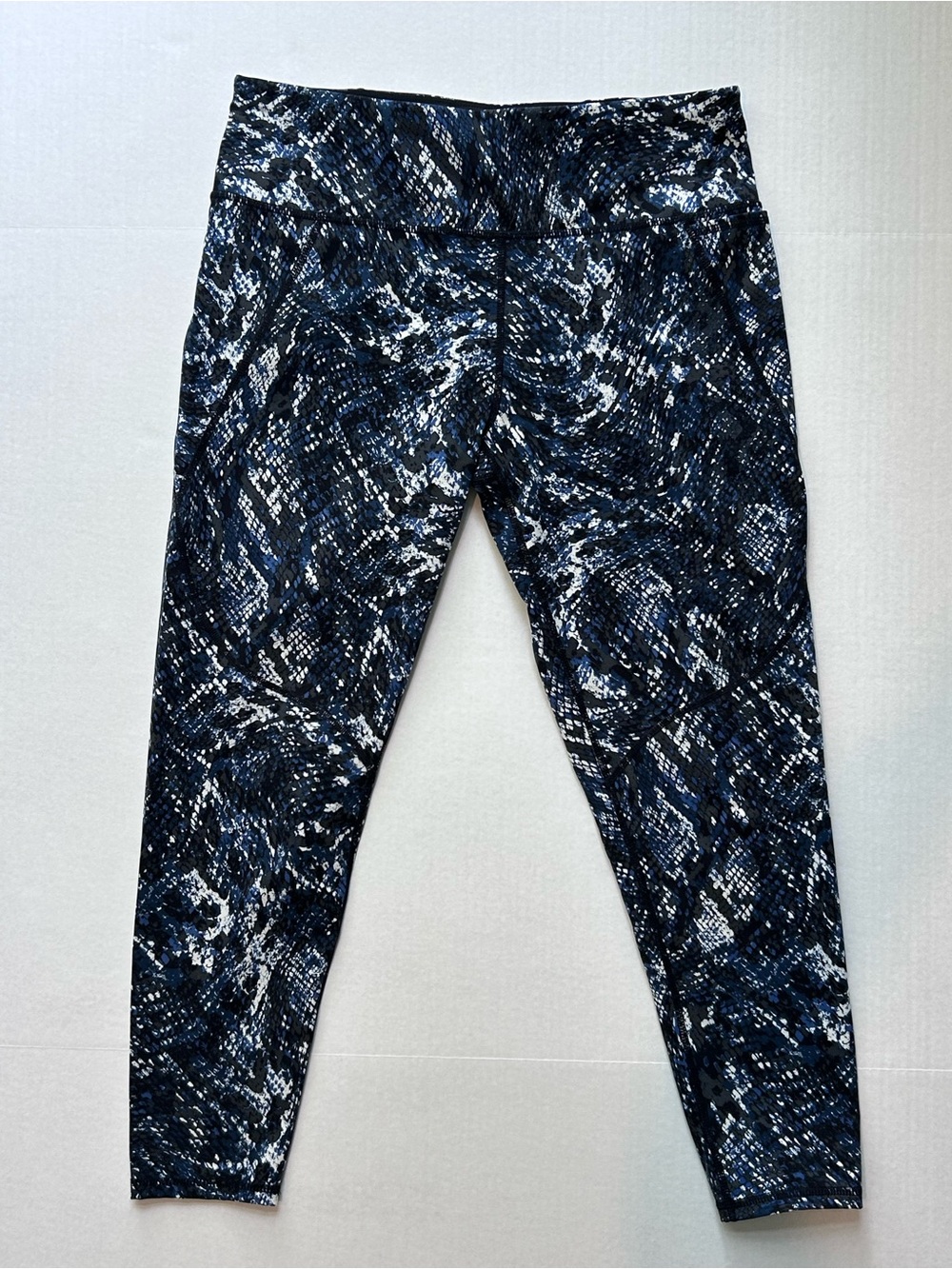 NWOT, Sweaty Betty Power Leggings Black & Navy Snake-Print High-Rise Leggings, L